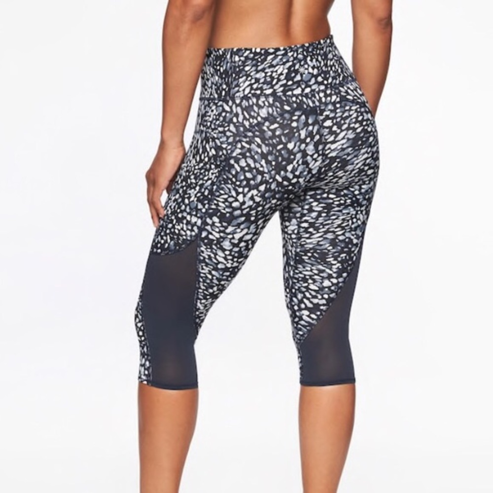 Athleta | Spotty All In Crop Leggings XS